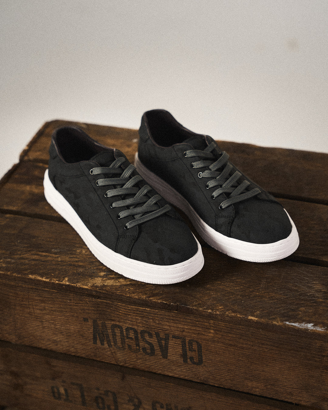 Men's Low Top Sneaker | Classic